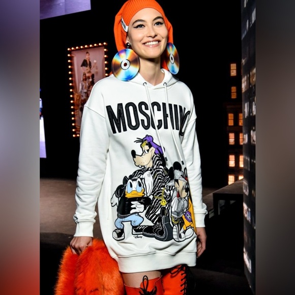 Moschino H&M Disney Collaboration Hoodie 2018 Release - Picture 4 of 17